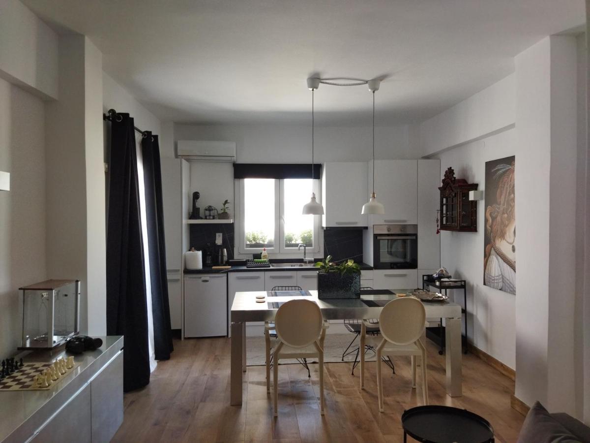 Minimal Apartment By The Beach Corinth Zewnętrze zdjęcie