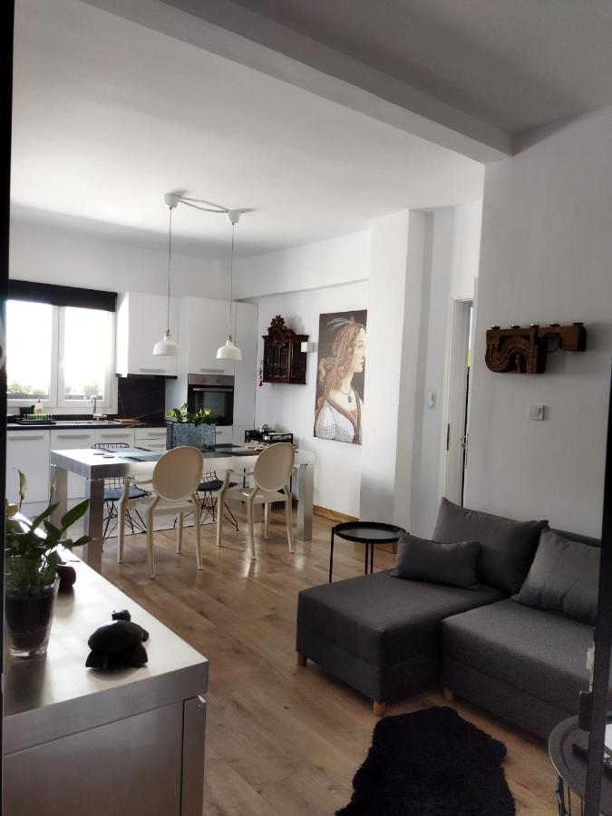 Minimal Apartment By The Beach Corinth Zewnętrze zdjęcie